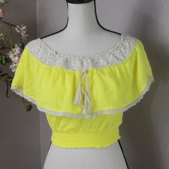 Flying Tomato Ruffle Lace Crop - Picture 2 of 4